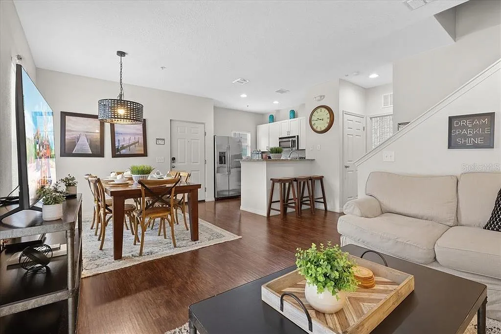 4 bed, 3.0 bath, 1694 sqft, $2,700 — Photo 3