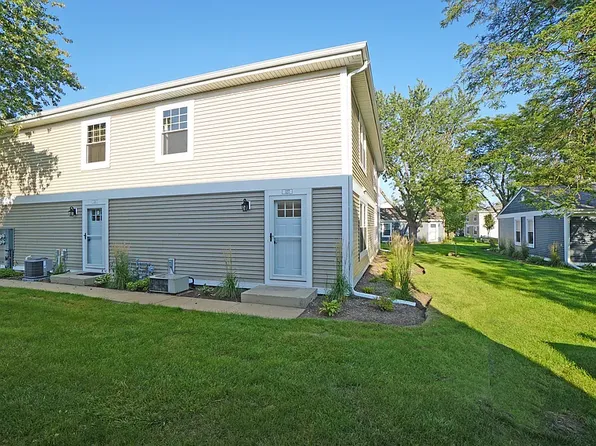 327 Somerset Ln, Vernon Hills, IL 60061