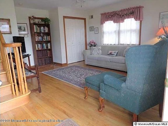 3rd image of 4 Webb Avenue July 30 Ave #6