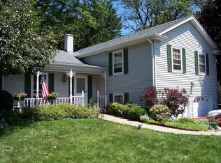 324 E Foster Ave, Roselle, IL 60172