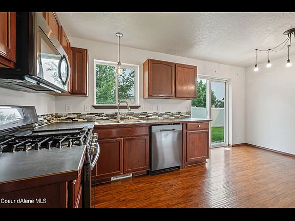 4th image of 2635 W Wilbur Ave