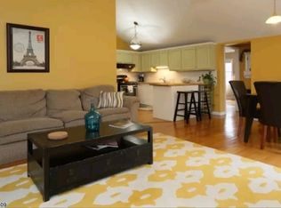 35 Meadowview Rd, Millington, NJ 07946