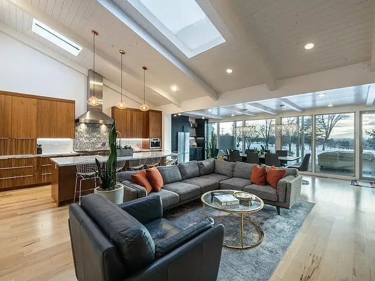 2660 E Parleys Way — Photo 11