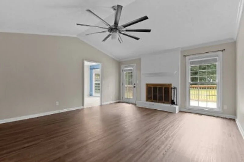 3 bed, 2.0 bath, 1534 sqft, $1,650 — Photo 3