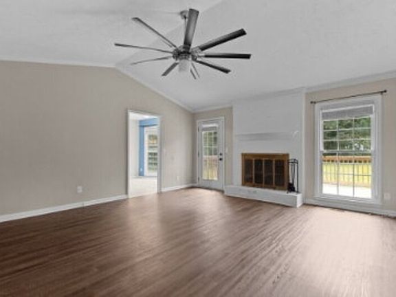3rd image of 810 Whispering Pines Rd