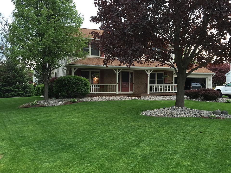 1st image of 900 W Geneva Dr