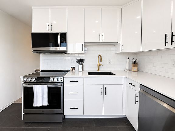 5th image of 3255 Glasgow Ave #420