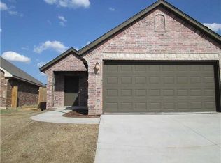 1004 Saint Cecil, Moore, OK 73160