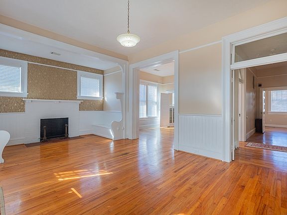 4th image of 2901 Beacon Ave