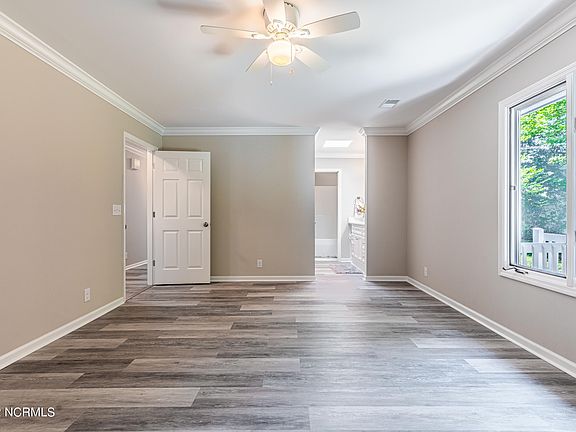 4th image of 692 Fairway Dr E