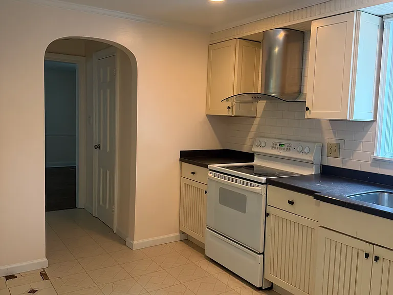324 E Cedar St — Photo 7