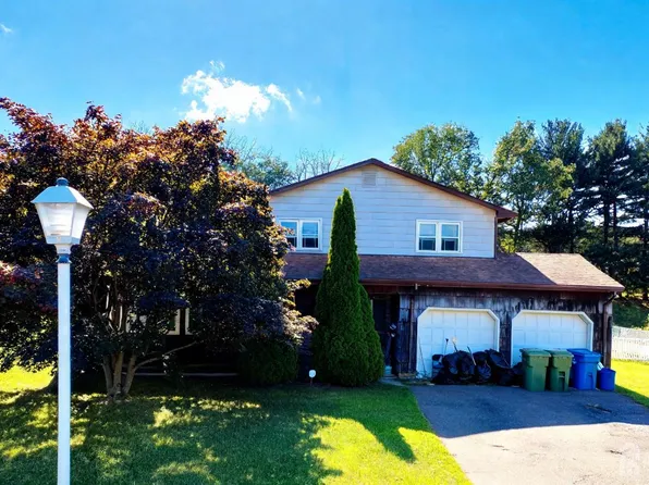 21 Oakwood Dr, Parlin, NJ 08859