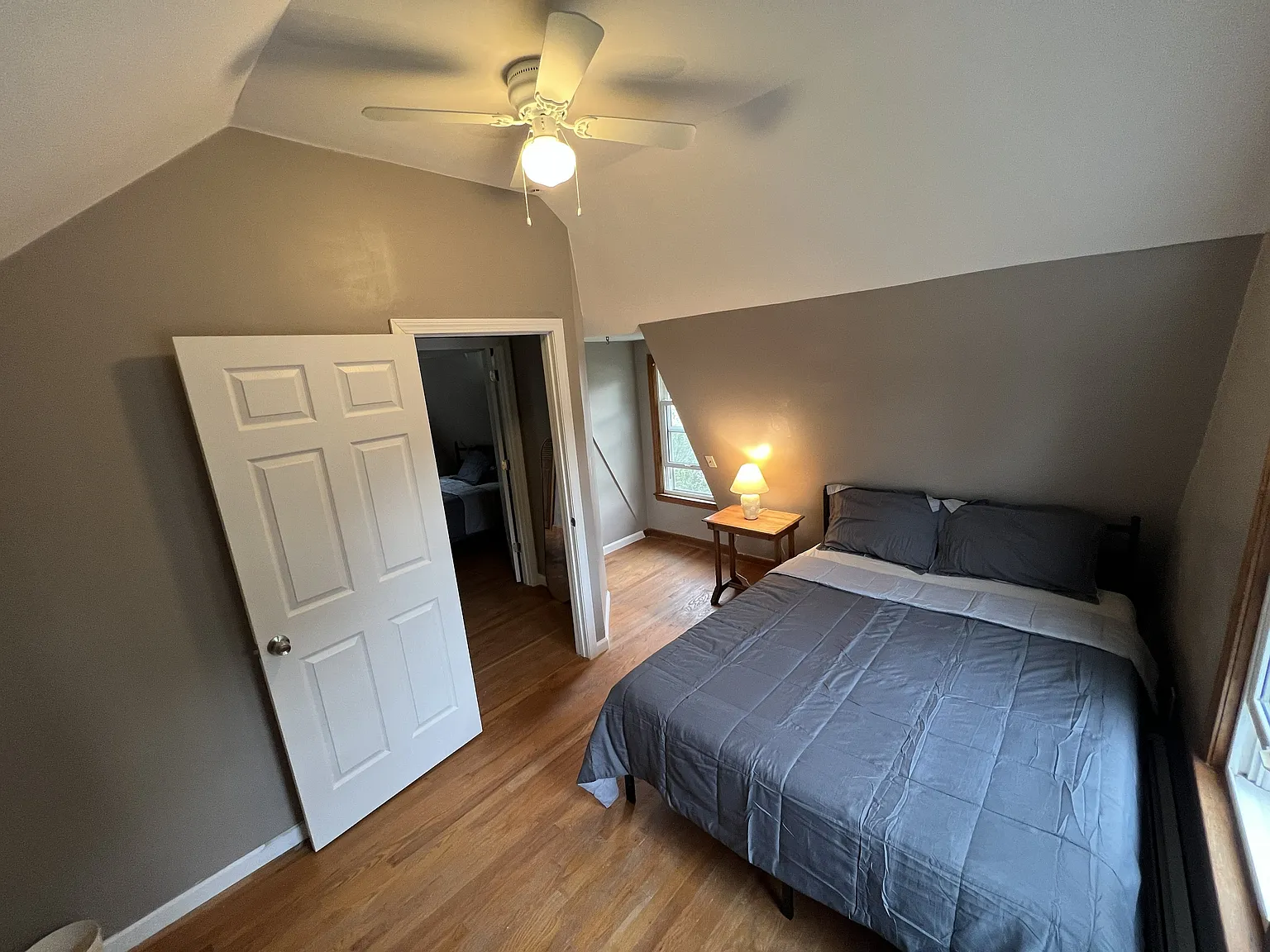 2 bed, 900 sqft, $3,499 — Photo 2