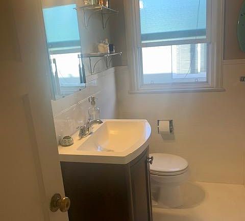 5th image of 1110 Laguna Ave #3