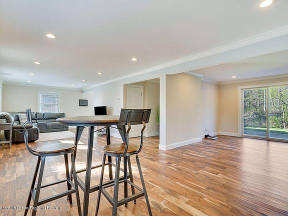 4th image of 281 Beechwood Dr
