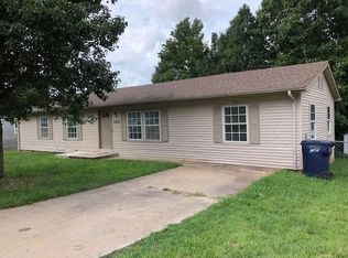 1500 S Garland Douglas Dr, Neosho, MO 64850