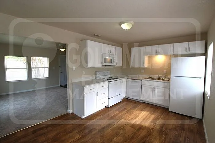 609 Sunset Ln #C — Photo 9