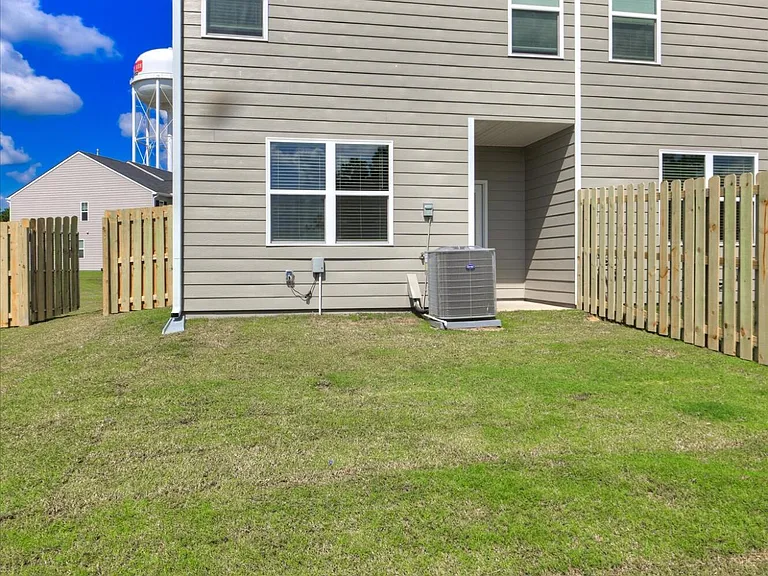 811 Grovebury Ct — Photo 18