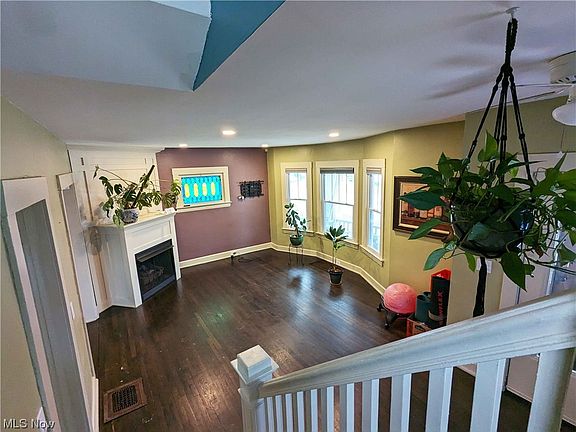 5th image of 1269 Hall Ave