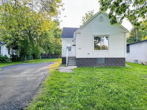 18 Meadle St, Mount Clemens, MI 48043