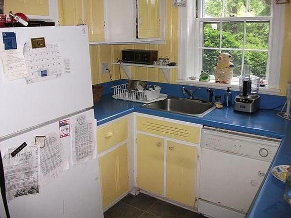 5th image of 685 Franklin St