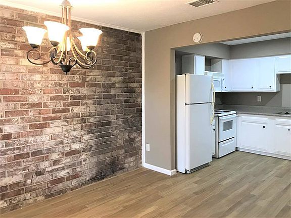 3rd image of 13157 Clarewood Dr
