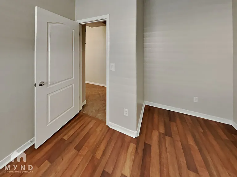 17524 W Mandalay Ln — Photo 10
