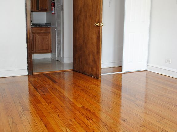 4th image of 918 N Menard Ave APT 1S
