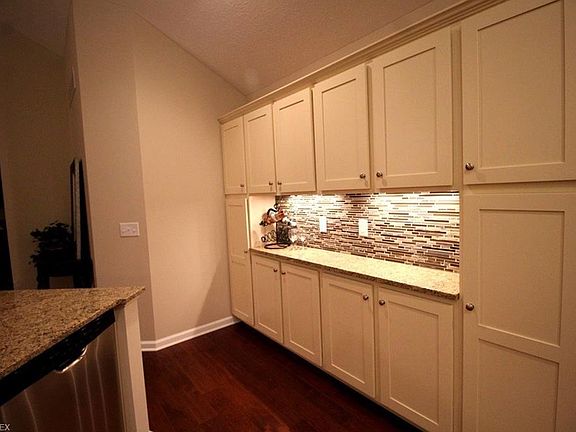 4th image of 258 Shaw Dr