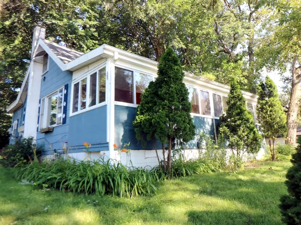 3606 E Lake Shore Dr, Wonder Lake, IL 60097