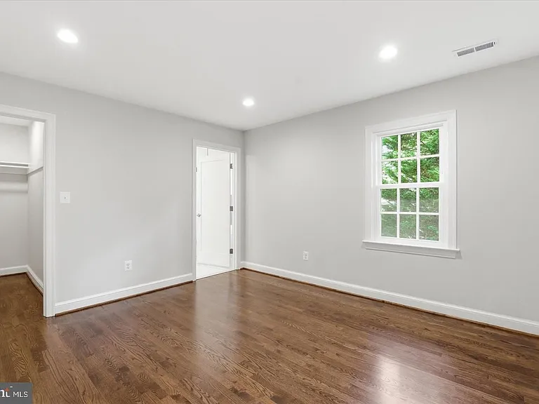 7825 Oldchester Rd — Photo 49