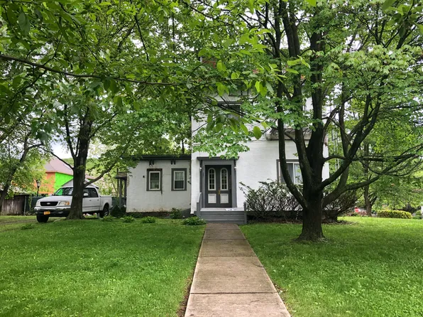 203 Center Street image 2 of 6