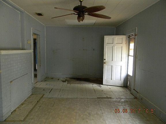 3rd image of 410 N Main St