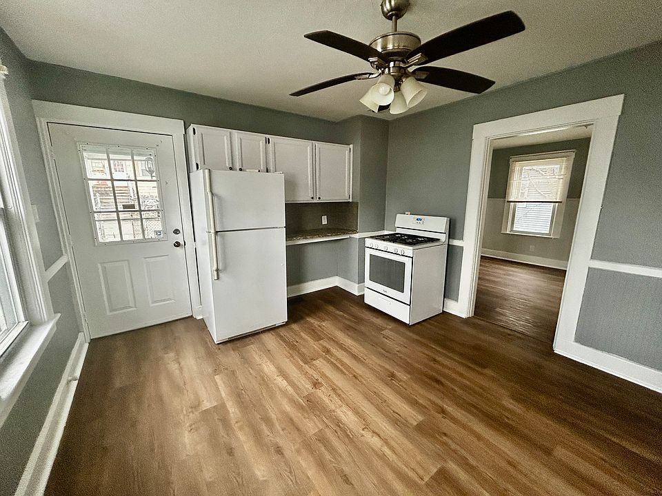 1st image of 218 Rollstone St #1
