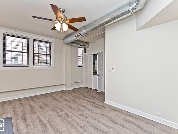 4th image of 1249 W Henderson St #1253G