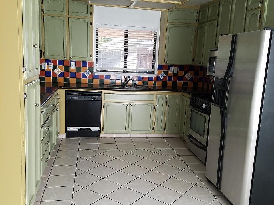 1st image of 2215 E Princeton Ave