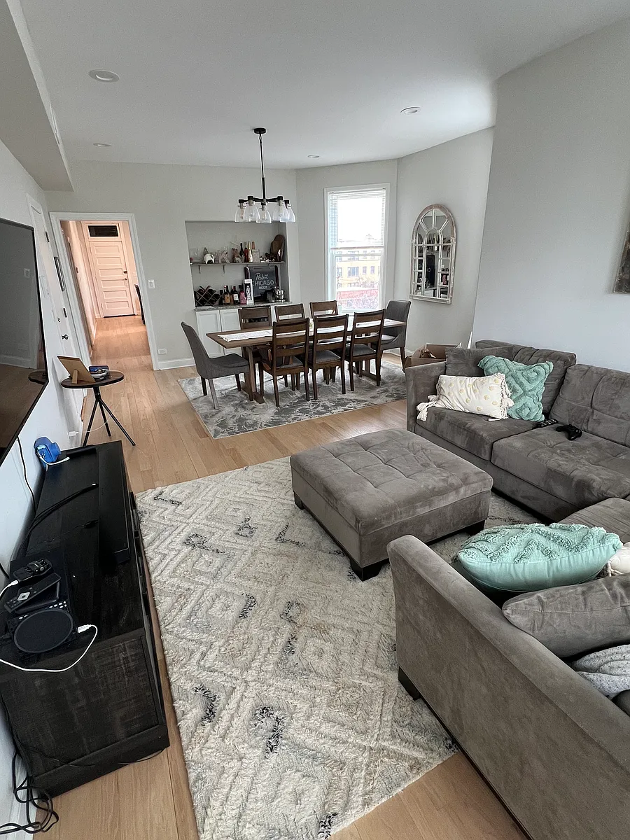 Building Photo - 3324 W Belden Ave #3