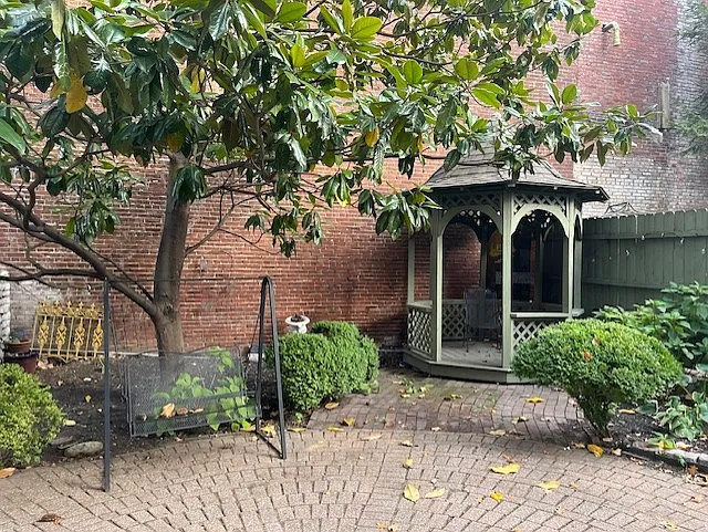 1 bed, 1250 sqft, $2,100 — Photo 2