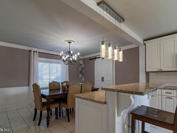 2nd image of 119 Twin Oak Dr