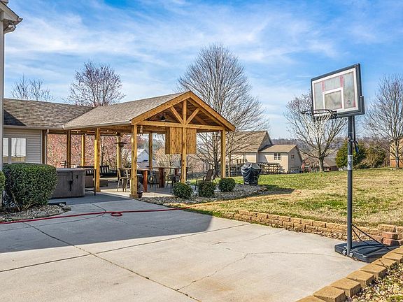 4th image of 1019 Shadow Wood Ln