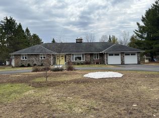 37 Golfview Dr, Bancroft, ON K0L1C0