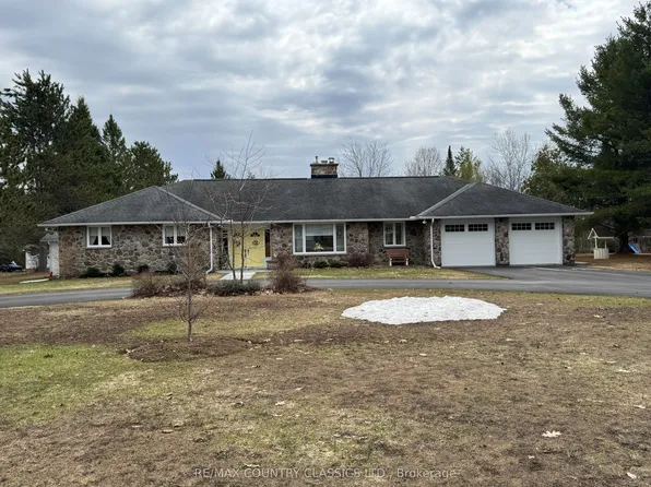 37 Golfview Dr, Bancroft, ON K0L 1C0