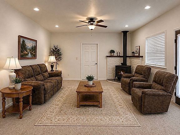 3rd image of 102 Palmer Dr
