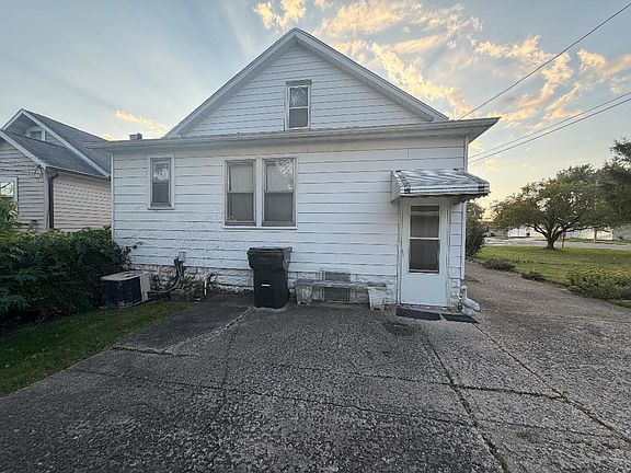 3rd image of 702 Davis Ave