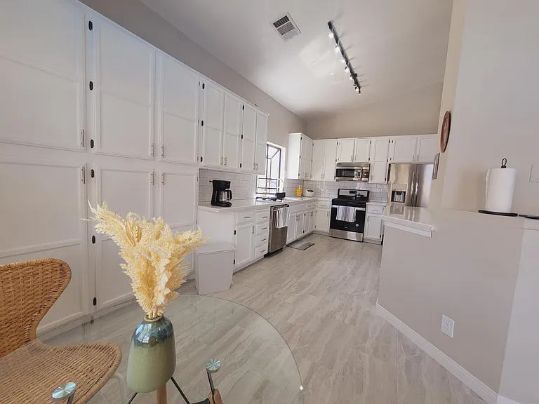 Agustine Cir — Photo 8