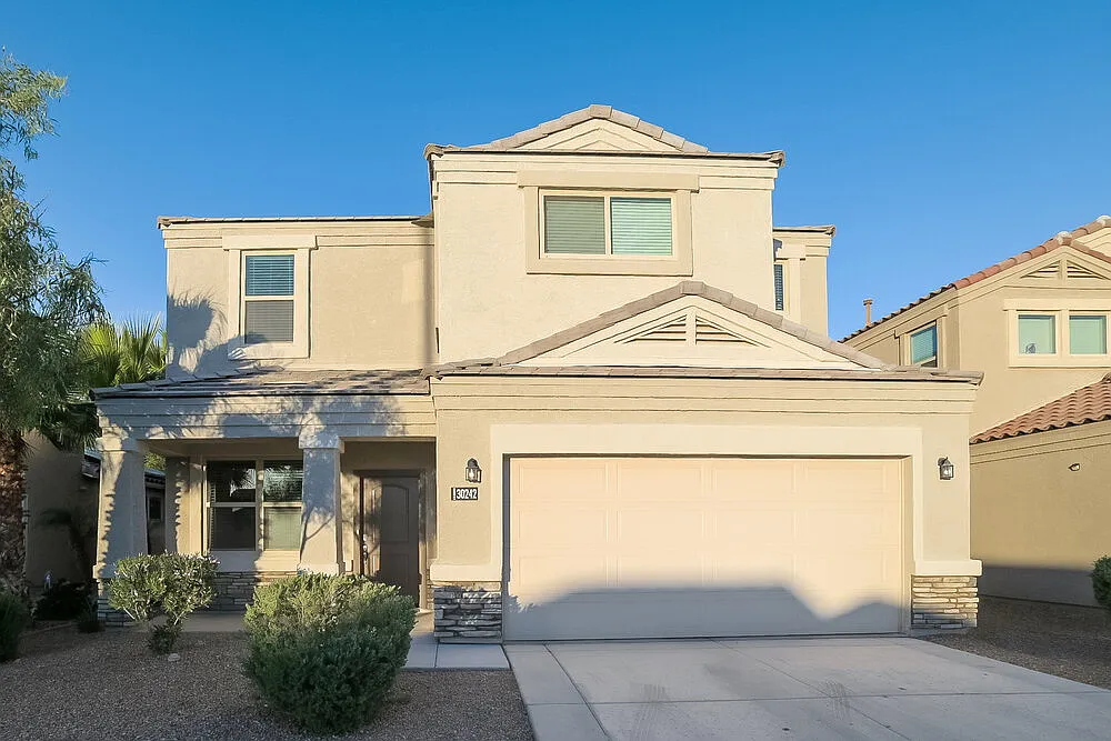 5 bed, 3.5 bath, 2909 sqft, $2,270 — Photo 1