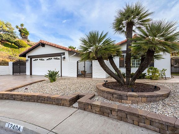 3rd image of 12404 Pomerado Ct