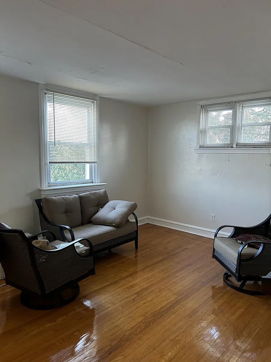 Building Photo - 7900 Cedarbrook Ave #2