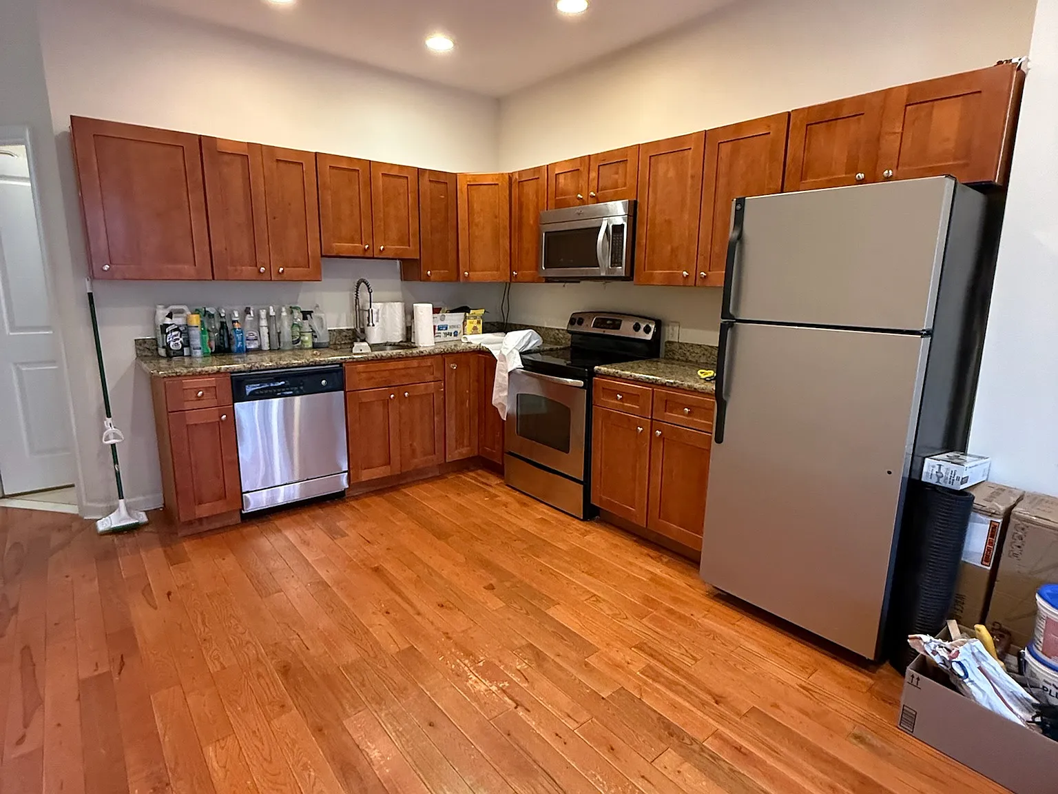 3 bed, 2377 sqft, $2,600 — Photo 3