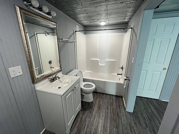 5th image of 225 Community Dr #16